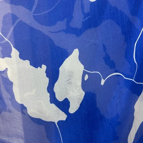 Italian blouse one size fits all the fabric has some in perfections - Picture 4 of 8